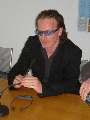 Bono bei der Pressekonferenz