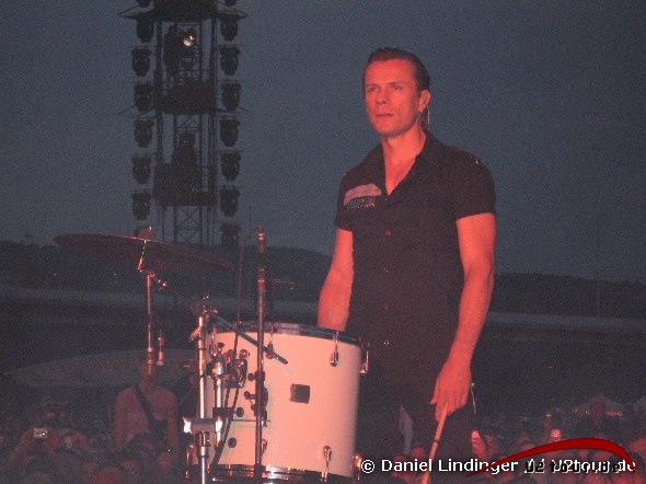 Larry Mullen Jr - Love and Peace or else